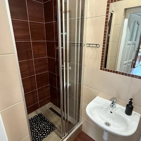 Quarto em Acomodações Particulares Goscinne Kozica *