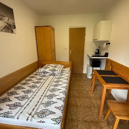 Quarto em Acomodações Particulares Goscinne Kozica *